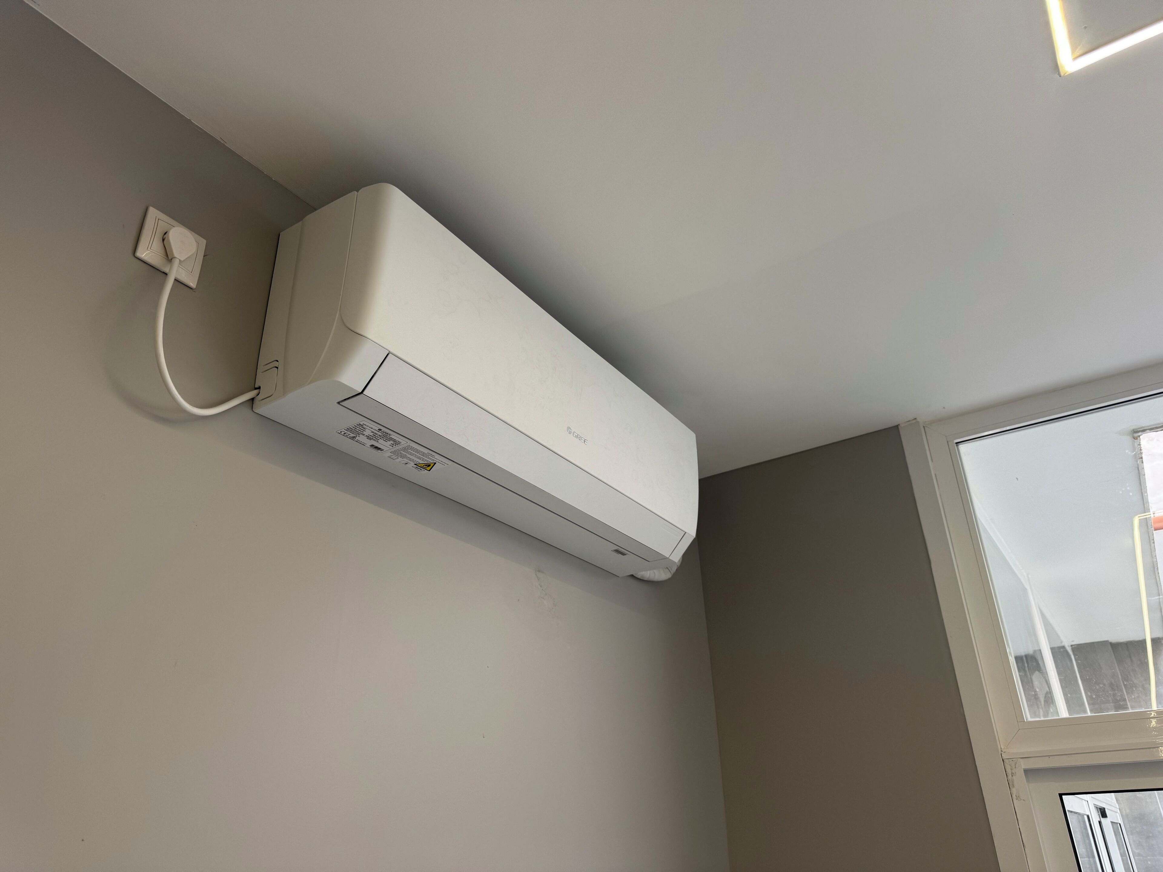 Basic Shared Dormitory, Balcony | Air conditioning