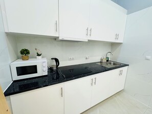 Private kitchen - Hostel Vallecas (Madrid)