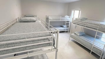 Dormitorio compartido básico, balcón | Wifi gratis