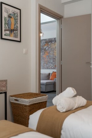 2 habitaciones, tabla de planchar con plancha, wifi y ropa de cama 