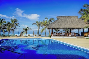 2 outdoor pools