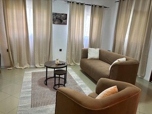 Living area - Beautiful 2Bed at Manet Estate. Mins to Airport. (Accra)