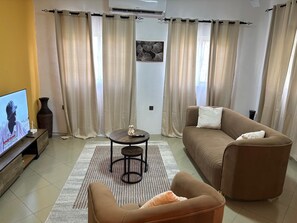 Living area - Beautiful 2Bed at Manet Estate. Mins to Airport. (Accra)