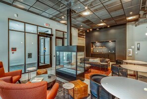 المنشأة من الداخل