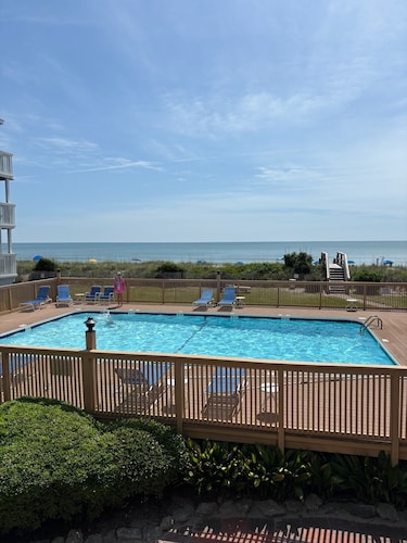Cozy 1st floor 1 bedroom oceanfront condo located in Sea Colony, Carolina Beach