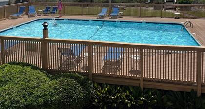 Cozy 1st floor 1 bedroom oceanfront condo located in Sea Colony, Carolina Beach