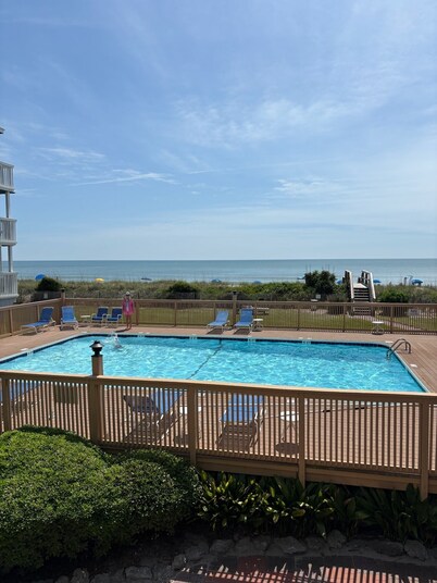 Cozy 1st floor 1 bedroom oceanfront condo located in Sea Colony, Carolina Beach