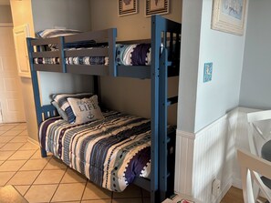 1 bedroom, WiFi, bed sheets - Cozy 1st floor 1 bedroom oceanfront condo located in Sea Colony, Carolina Beach (Carolina Beach)