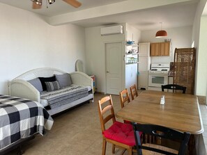 Interior - 4 or 5 Bdrm Beachfront NEW Listing. Spacious, WiFi, AC, sleeps up to 14 in beds (Puerto Penasco)