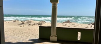 4 or 5 Bdrm Beachfront NEW Listing. Spacious, WiFi, AC, sleeps up to 14 in beds