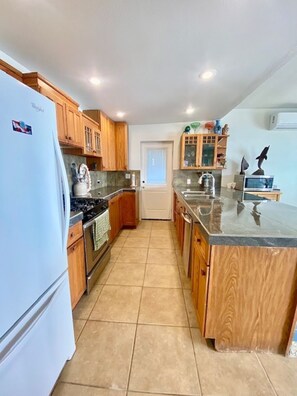 ميكروويف، فرن، موقد طهي مسطح، غسالة أطباق