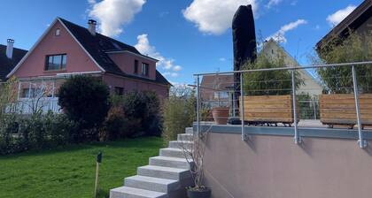 Town house with pool for 6 people