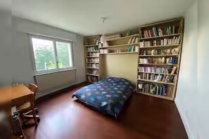 3 室のベッドルーム、アイロン / アイロン台、WiFi、ベッドシーツ