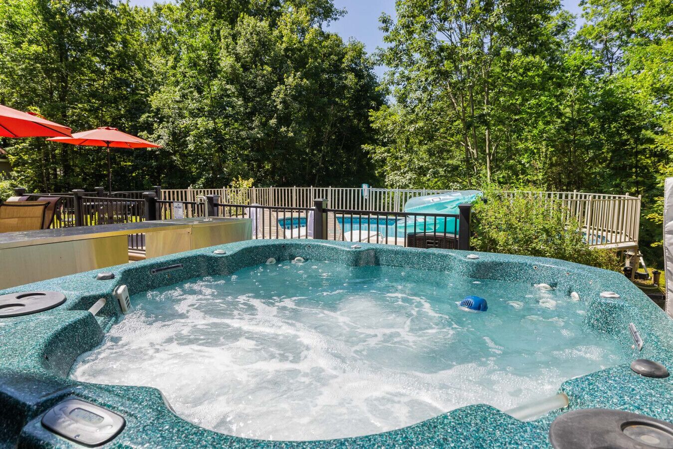 Bañera de hidromasaje al aire libre