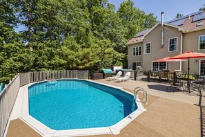 Pool - 5 Bedroom Home Pool & Hot Tub (Dover)