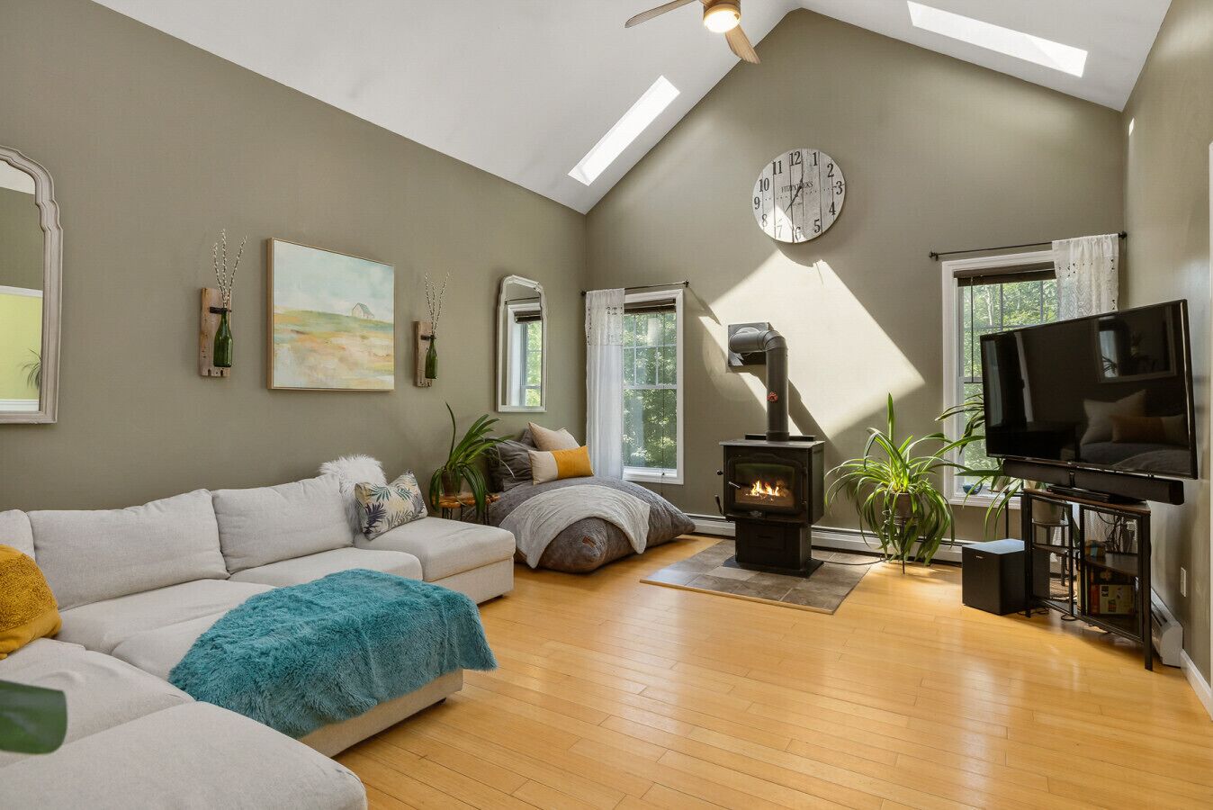 Smart TV, video games, ping pong, stereo