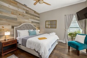 5 bedrooms, desk, iron/ironing board, free WiFi - 5 Bedroom Home Pool & Hot Tub (Dover)