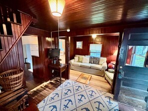 TV - Classic Rye Beach Cottage (Rye)