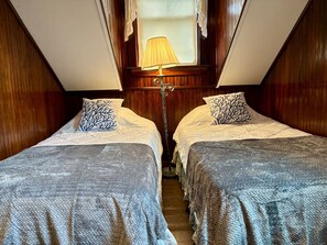 2 室のベッドルーム、アイロン / アイロン台、旅行用ベビーベッド、WiFi (無料)