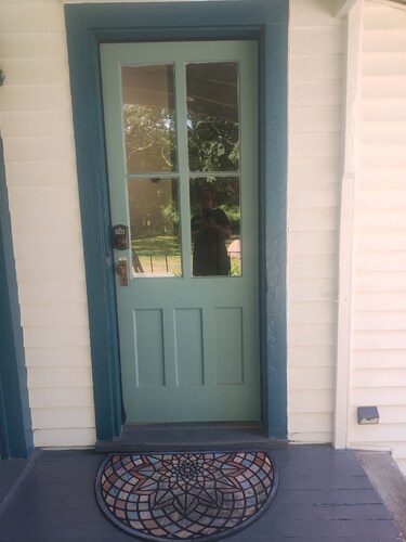 Charming 1-bedroom apartment in peaceful Palenville with WiFi, AC