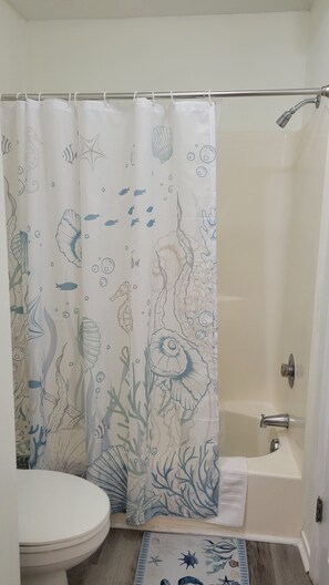 Serviettes fournies, savon