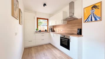 Oven, stovetop, dishwasher, paper towels