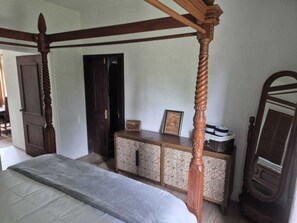 3 bedrooms, in-room safe, iron/ironing board, free WiFi
