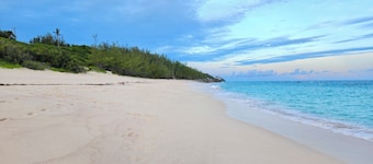 Your Private Luxury Villa - 3 Bedrooms, House & Cottage, Pool, Walk to Beach!
 