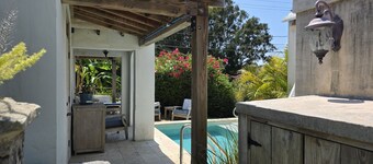 Entire House + Studio Cottage & Pool Near Beach, Walking-Trail, Store, Bus Stop