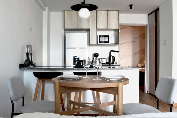 Standard Apartment | Private kitchen | Full-sized fridge, microwave, oven, stovetop - Hestia at Icon Boulevard Caseros (Buenos Aires)