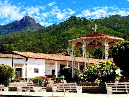 Exterior. MEXICAN HOUSE WITH LOVE
