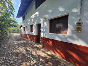 Exterior detail - MEXICAN HOUSE WITH LOVE (San Sebastián del Oeste)