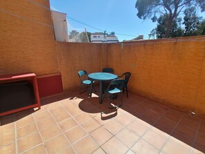 Outdoor dining - Semi-detached house pinares de Lepe, an oasis of tranquility on the beaches of Huelva (Lepe)