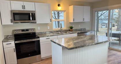 Remodeled 4-bedroom Lake house with WiFi and AC in Barrett, MN Sleeps 12!