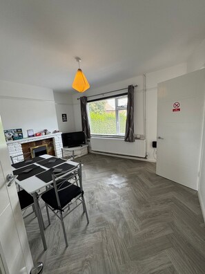 Dining - Peaceful home with garden and drive, Nottingham NG6 - near Hucknall (Nottingham)