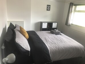 2 bedrooms, iron/ironing board, WiFi, bed sheets