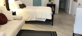 Koka 1- Sechelt BC, Bachelor suite, utilities included, Cable TV, WiFi, beach