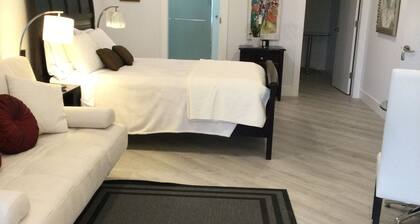 Koka 1- Sechelt BC, Bachelor suite, utilities included, Cable TV, WiFi, beach