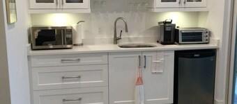 Koka 1- Sechelt BC, Bachelor suite, utilities included, Cable TV, WiFi, beach