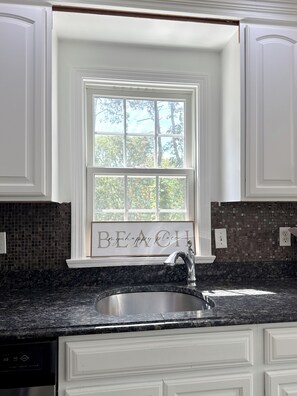 Interior - Summer house in Centerville/Barnstable, 5 min from lake, close to cape cod mall (Barnstable)