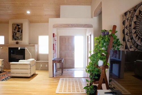 Casa del Artista - Spacious 3-bedroom house in delightful Santa Fe!