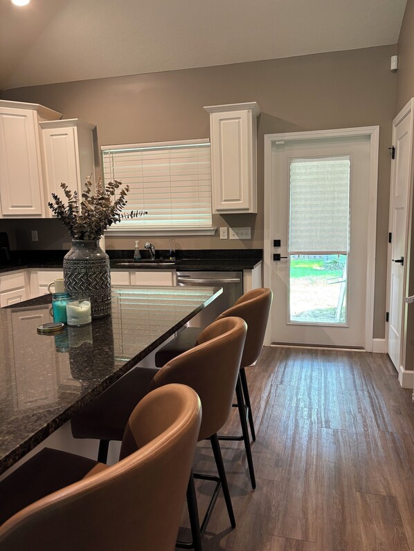 電子レンジ、オーブン、コンロ、食器洗い機