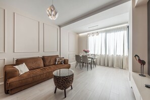 Flat-screen TV - Luxury Block District Apartment (Tiranë)