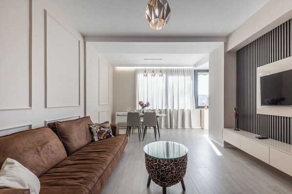 Flat-screen TV - Luxury Block District Apartment (Tiranë)