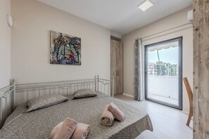 2 bedrooms, iron/ironing board, WiFi, bed sheets - Luxury Block District Apartment (Tiranë)