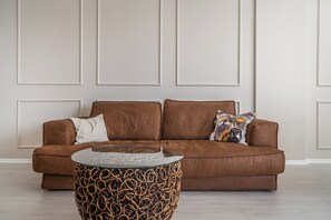 Flat-screen TV - Luxury Block District Apartment (Tiranë)