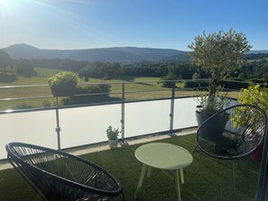 Property grounds - T4 with large terrace and view of nature and mountains, quiet, in Annecy le Vieux (Annecy)