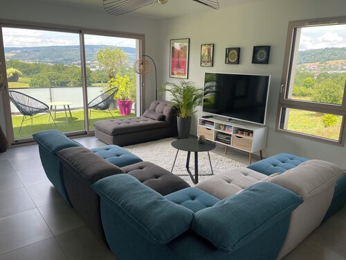 T4 avec grande terrasse et vue nature et montagne, au calme, à Annecy le Vieux