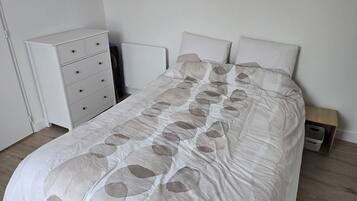 2 bedrooms, WiFi, bed sheets