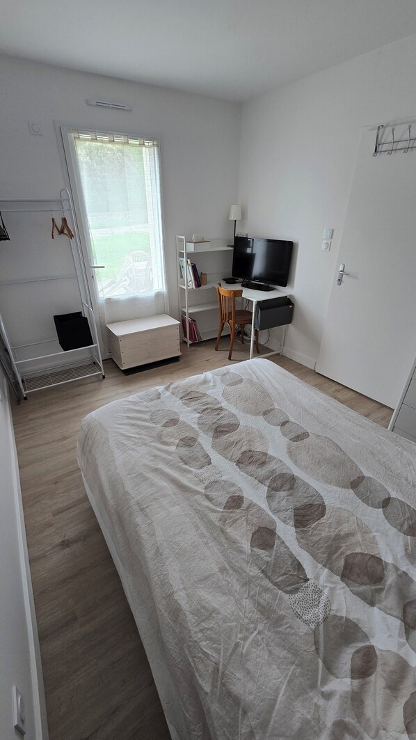 2 bedrooms, WiFi, bed sheets, wheelchair access